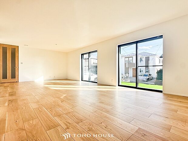 開放感あるリビングダイニング。ご家族とのんびりしたひと時を過ごせますね。