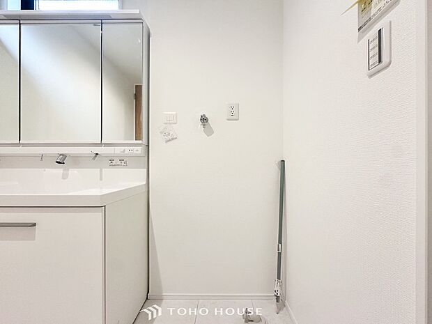 洗濯機を配置しても十分なスペースを確保しております。