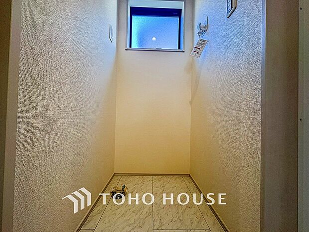 洗濯機を配置しても十分なスペースを確保しております。