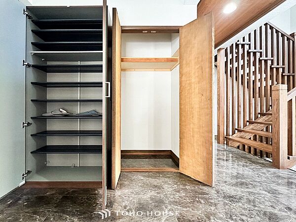 空間を余すところなく有効利用した収納は生活空間をより上質なものにしてくれるでしょう。