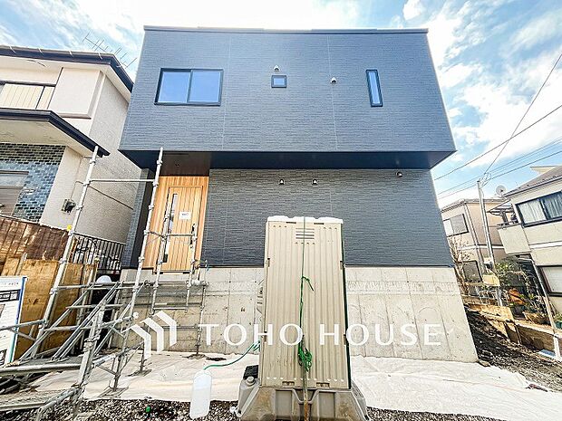 帰り着くたびに洗練されたテイストの空間に迎えられ誇りと喜びを感じる玄関まわりです。