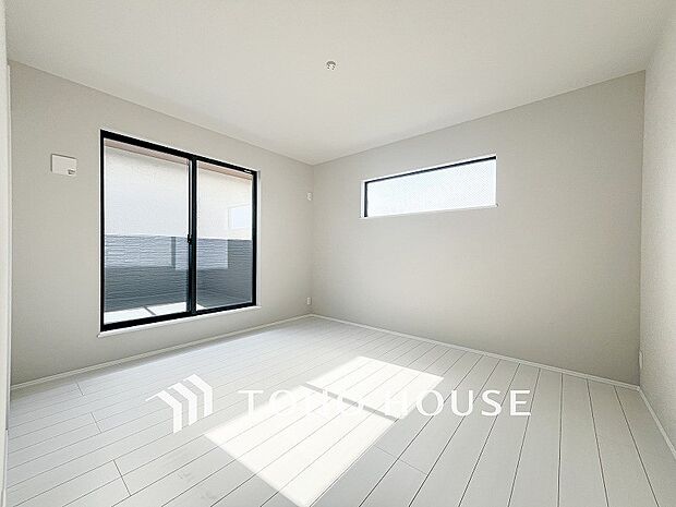 一日の疲れをいやしてくれる主寝室。自分時間を快適に過ごすプライベートルーム。