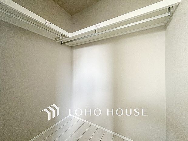 衣類だけでなく大きな荷物も収納でき、お部屋がすっきりします。