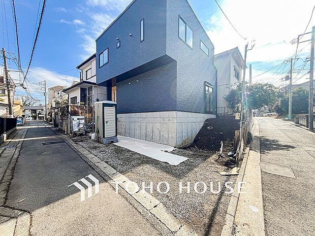 時代の流れに惑わされないシックなカラートーンで街並みに溶け込む外観。