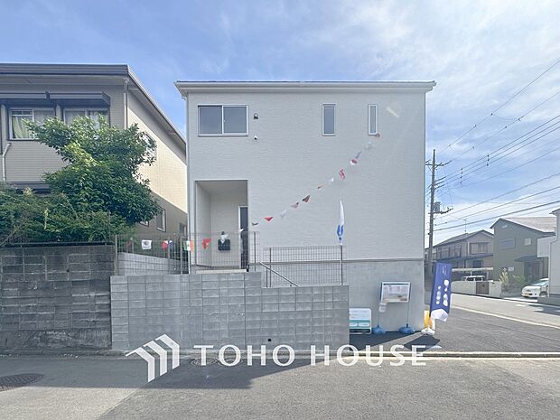 風を感じ解放感あふれる光に満ちた住まい。