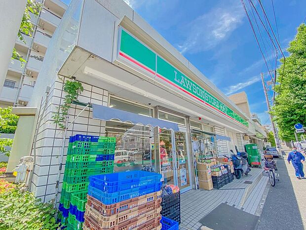 24時間営業ですので急なお買い物に便利ですね。