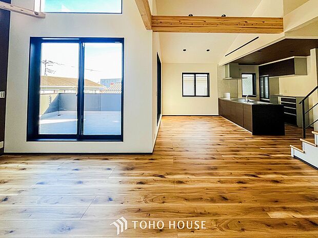 開放感あるリビングダイニング。ご家族とのんびりしたひと時を過ごせますね。