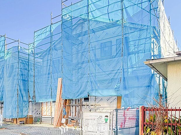 爽やかな青空の下に贅沢なほどに降り注ぐ陽光、豊かな居住性と、クオリティが見事に調和した住空間。