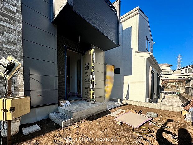 時代の流れに惑わされないシックなカラートーンで街並みに溶け込む外観。