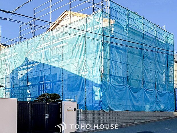 爽やかな青空の下に贅沢なほどに降り注ぐ陽光、豊かな居住性と、クオリティが見事に調和した住空間。