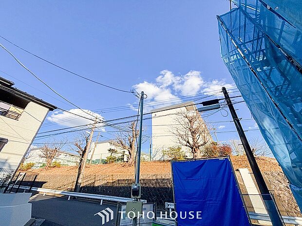 開放的で気持ちの良い眺望と青い空を満喫できます。