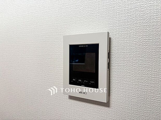 誰が来てもわかる様にモニター付きインターホンを設置。