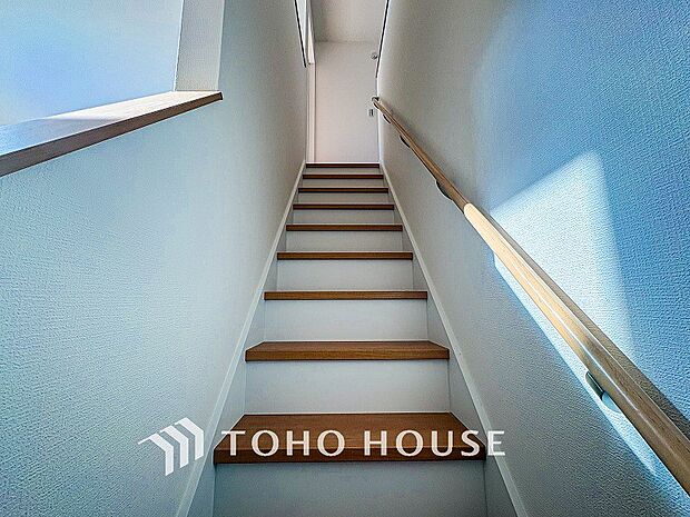 階段にはお子様やお年寄りに安心な手すりをご用意。