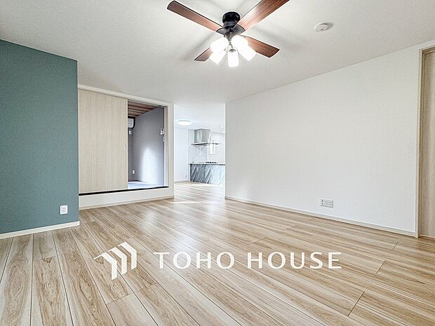 落ち着いた雰囲気に包まれた伸びやかな空間で、ゆったりと家族団らんの時間を過ごせます。