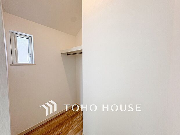 衣類だけでなく大きな荷物も収納でき、お部屋がすっきりします。