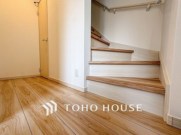 やわらかな陽射しがふりそそぎ、ゆったりした時間が流れる室内。