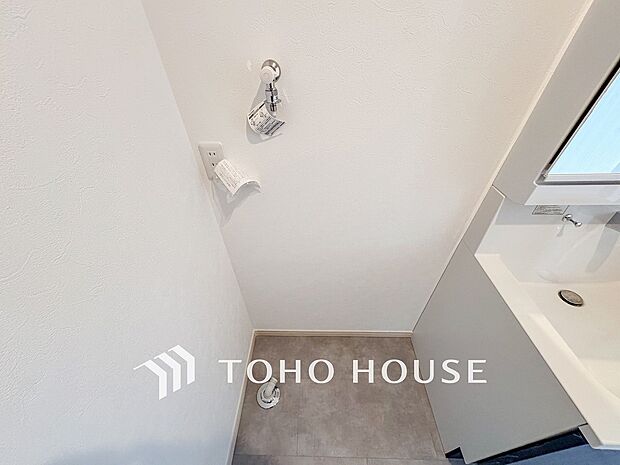 洗濯機を配置しても十分なスペースを確保しております。