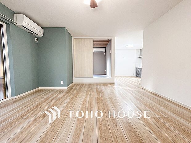 光と風があふれる開放的なリビングダイニングには自然と家族みんなが集まってきます。