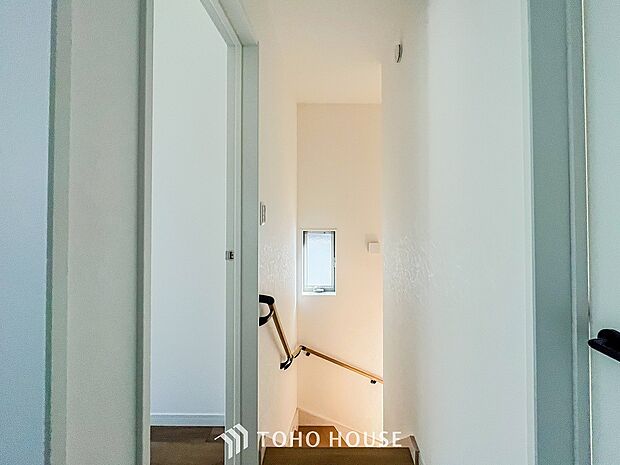 やわらかな陽射しがふりそそぎ、ゆったりした時間が流れる室内。