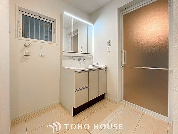 清潔感のあるプライベート空間は、身だしなみチェックや肌のお手入れに最適です。