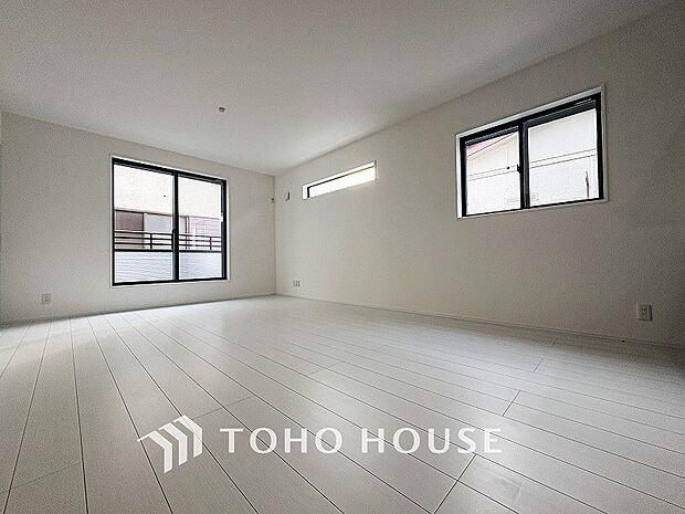 開放的な広さと2面採光がもたらす、光溢れ豊かな居住空間はこの住まいのクオリティを感じさせてくれます。