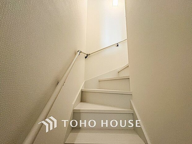 階段にはお子様やお年寄りに安心な手すりをご用意。