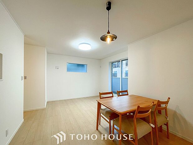 落ち着いた雰囲気に包まれた伸びやかな空間で、ゆったりと家族団らんの時間を過ごせます。