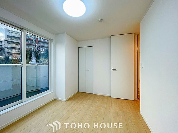 一日の疲れをいやしてくれる主寝室。自分時間を快適に過ごすプライベートルーム。