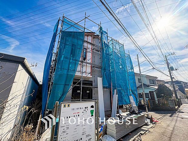 爽やかな青空の下に贅沢なほどに降り注ぐ陽光、豊かな居住性と、クオリティが見事に調和した住空間。