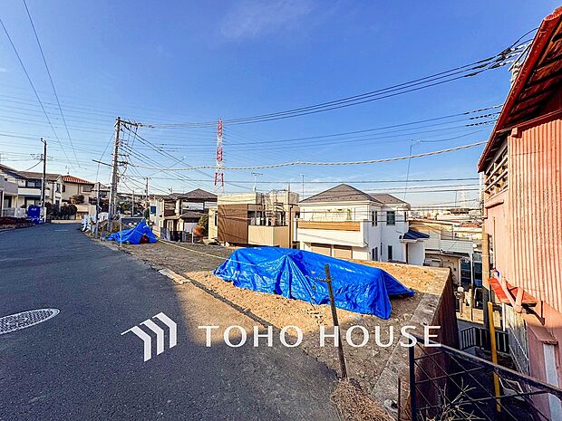 駐車スペース1台分あり。自転車やバイクなどの駐輪スペースとしても。