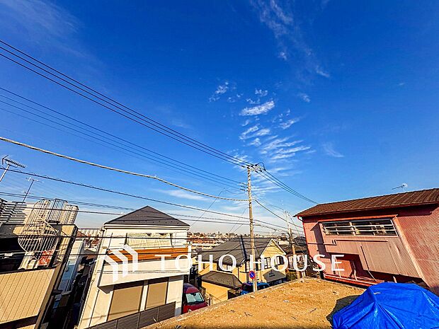 開放的で気持ちの良い眺望と青い空を満喫できます。