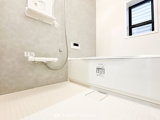 すっきりとした清潔感の中に都会的なセンスが感じられ、心身をリフレッシュできる寛ぎを深めてくれるスペースです。