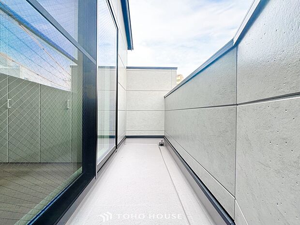 お部屋にも爽やかな風と暖かく柔らかな日差しが差し込み、毎日の暮らしを豊かに彩ります。