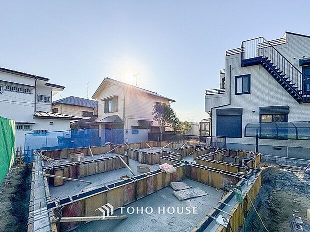 閑静な住宅街の陽当りに恵まれた土地。寛ぎに満ちた住環境です。