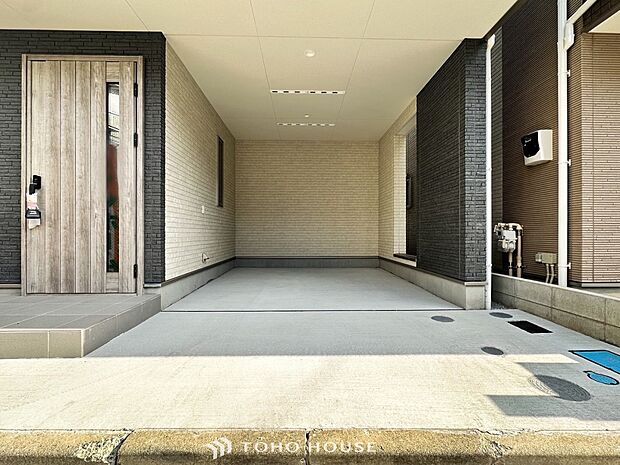 大切なお車を雨や風から守ってくれるビルトイン車庫付です。