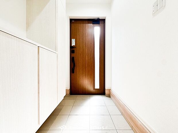 居住者の帰り、訪れる方を優しく迎えてくれる玄関です。