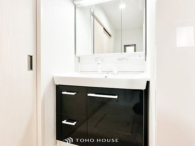 洗面台・洗面所洗面ボウルとカウンターが一体となり、お掃除しやすい洗面化粧台。