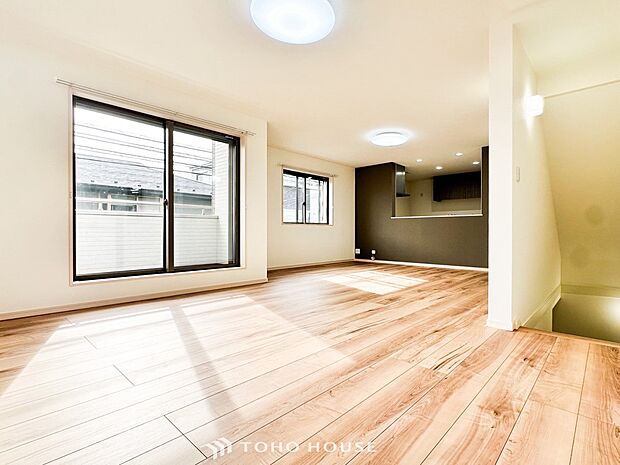 対面式キッチンのあるLDKで家族の会話が弾みます。