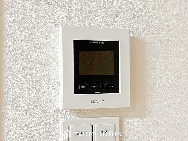 誰が来てもわかる様にモニター付きインターホンを設置。