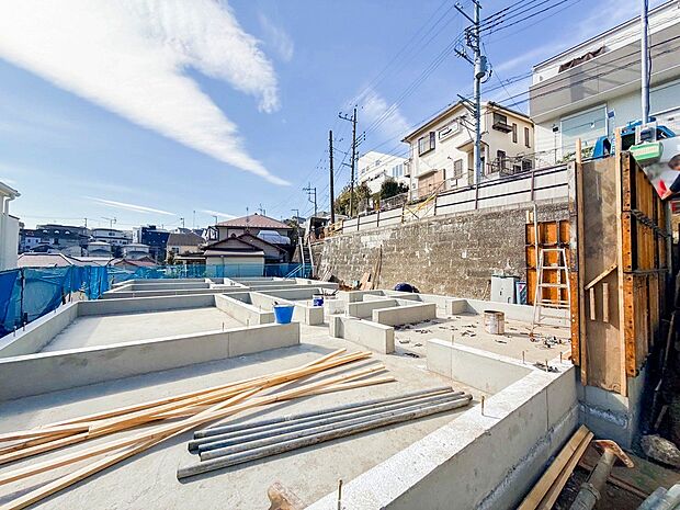 閑静な住宅街の一角、ひと時のくつろぎが生まれ、ゆっくりと愛着が育まれていきます。