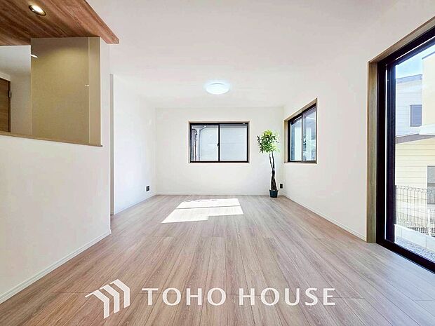 落ち着いた雰囲気に包まれた伸びやかな空間で、ゆったりと家族団らんの時間を過ごせます。