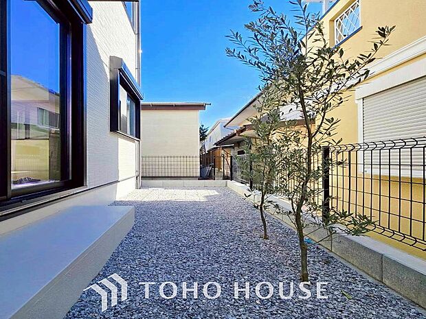 毎日の暮らしの中に癒しを与えてくれるお庭スペース。