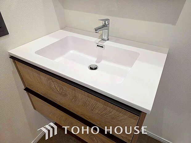 洗面台・洗面所十分な大きさの洗面台は、朝の慌ただしい時間でも余裕とゆとりを感じて頂けます。