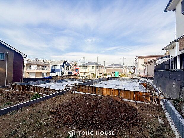 閑静な住宅街の陽当りに恵まれた土地。寛ぎに満ちた住環境です。