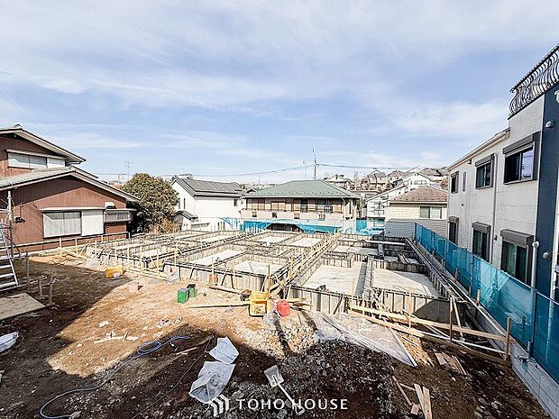 この開放感ある眺望と共に閑静な住宅街の季節感を演出する四季折々の変化を楽しめる心地よい場所となることでしょう。