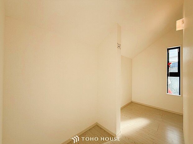 ウォークインクロゼットのある住まいで居住スペースを広く使えます。