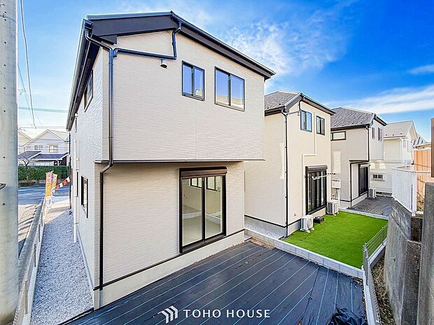 風を感じ青い空から太陽の恵みを感じる温もり溢れる佇まい。