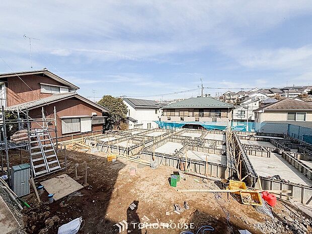閑静な住宅街の陽当りに恵まれた土地。たくさんの想いが美しいカタチに彩られます。