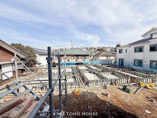 閑静な住宅街の一角、ひと時のくつろぎが生まれ、ゆっくりと愛着が育まれていきます。