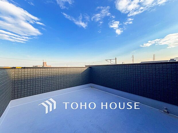 ルーフバルコニーは、暮らしの中での光と風を演出してくれています。開放的な空間をお楽しみください。